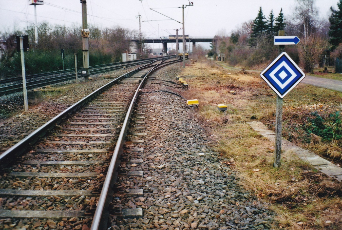 Schutzweiche gegen Flankenfahrt mit Prellbock im Ausweichgleis